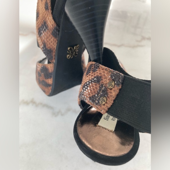 Vera Wang, black and brown animal print 8 1/2 heels - Picture 7 of 13
